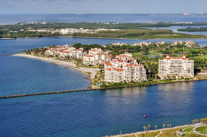 Miami Beach je najobľúbenejším turistickým letoviskom celej Floridy, autor: Alexf