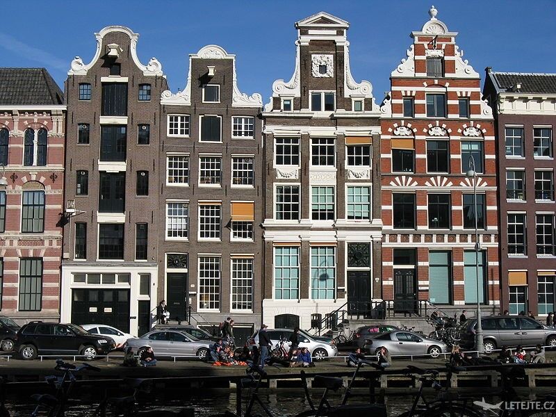 Tieto domy sú pre Holandské mestá typické, autor: Dohduhdah