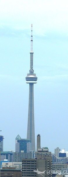 CN Tower je druhou najväčšou budovou na svete, pre turistov je otvorená denne, autor: AdMeskens