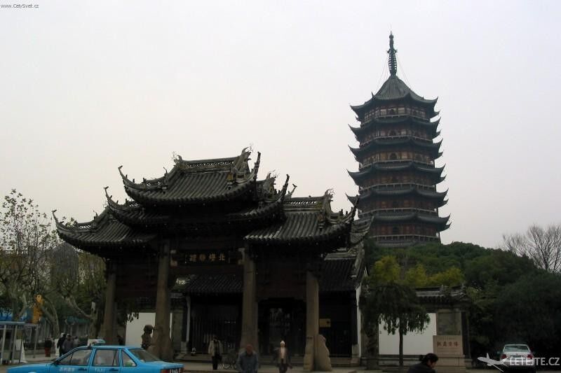 Typické čínske stavby, na ktoré narazíte kdekoľvek, autor: simsiladock