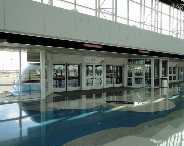 Letiskové terminály sú moderne vybavené, autor: lotos_leo
