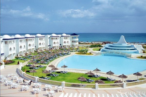 Päťhviezdičkový hotelový komplex s luxusným bazénom, autor: orbion