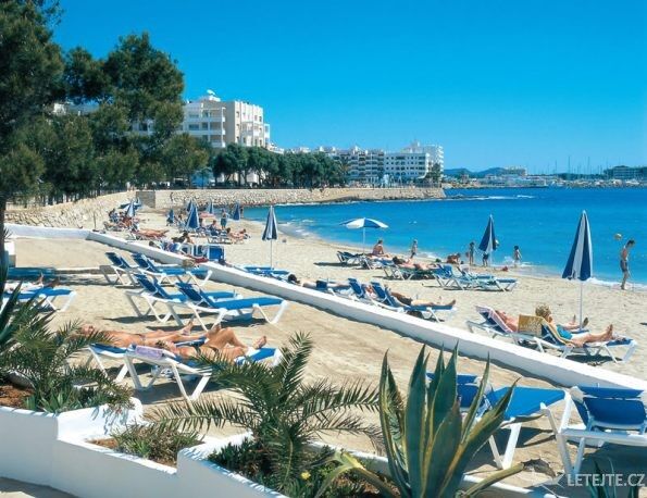 Ibiza je preslávená belostnými plážami, autor: sporytour